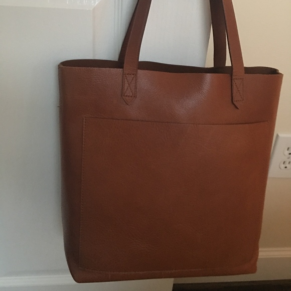 Madewell Handbags - Madewell Medium Transport Tote English Saddle
